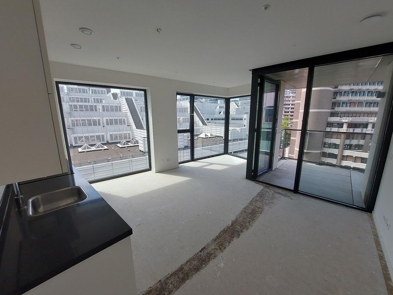 78 m² apartment with skyline views - Image 2