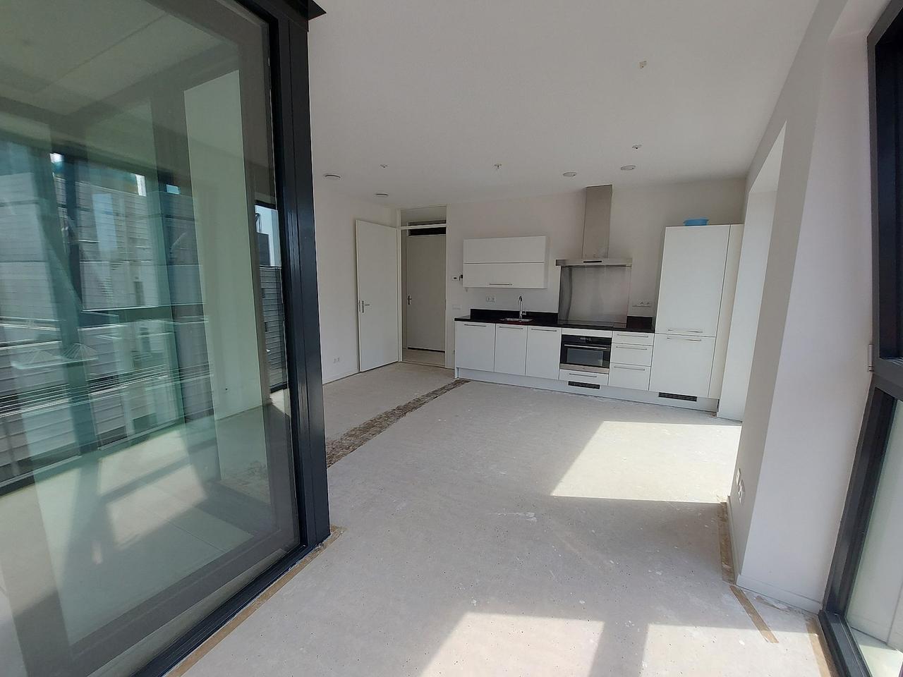 78 m² apartment with skyline views - Image 3
