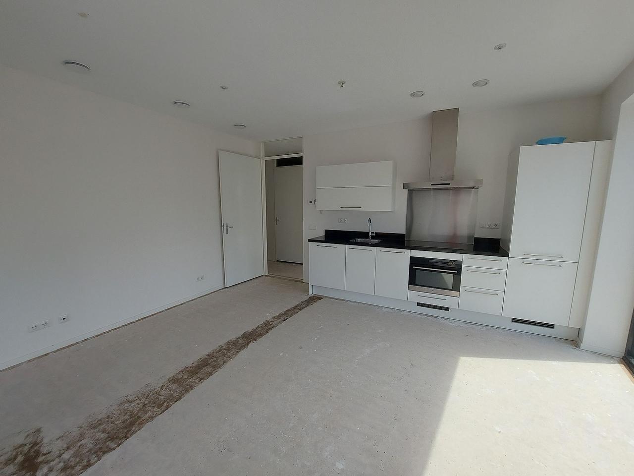 78 m² apartment with skyline views - Image 4