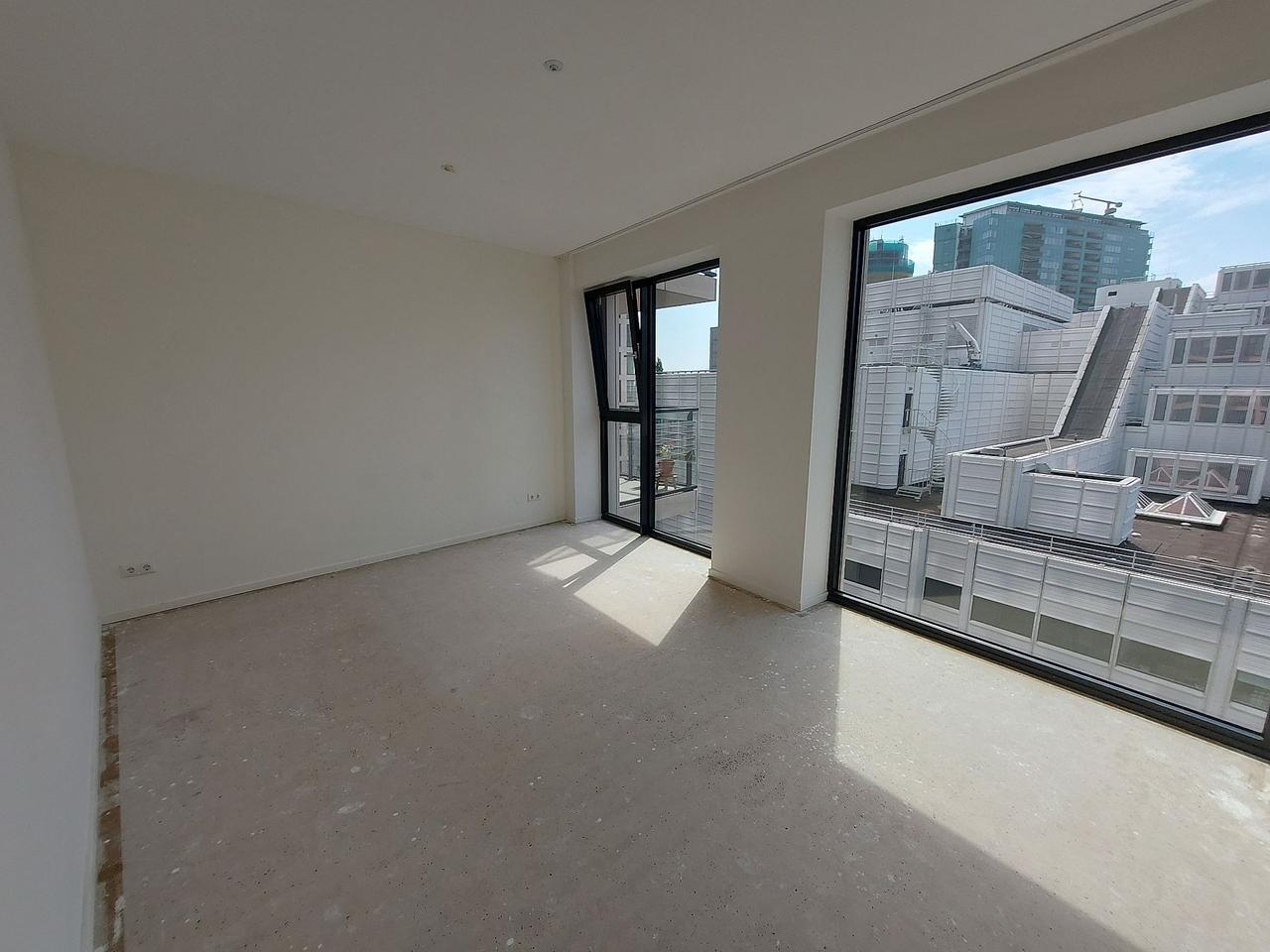 78 m² apartment with skyline views - Image 5