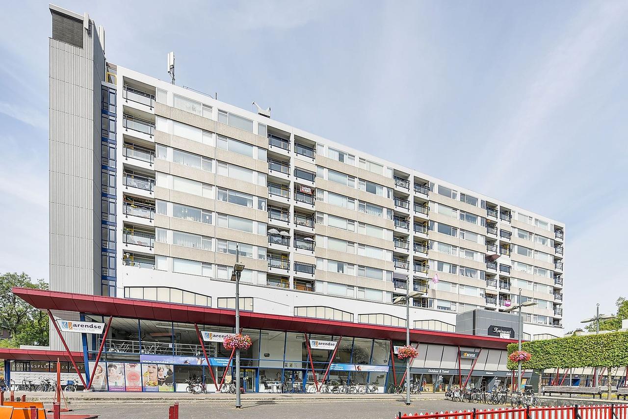 80 m² appartement met balkon in Tilburg - Afbeelding 1