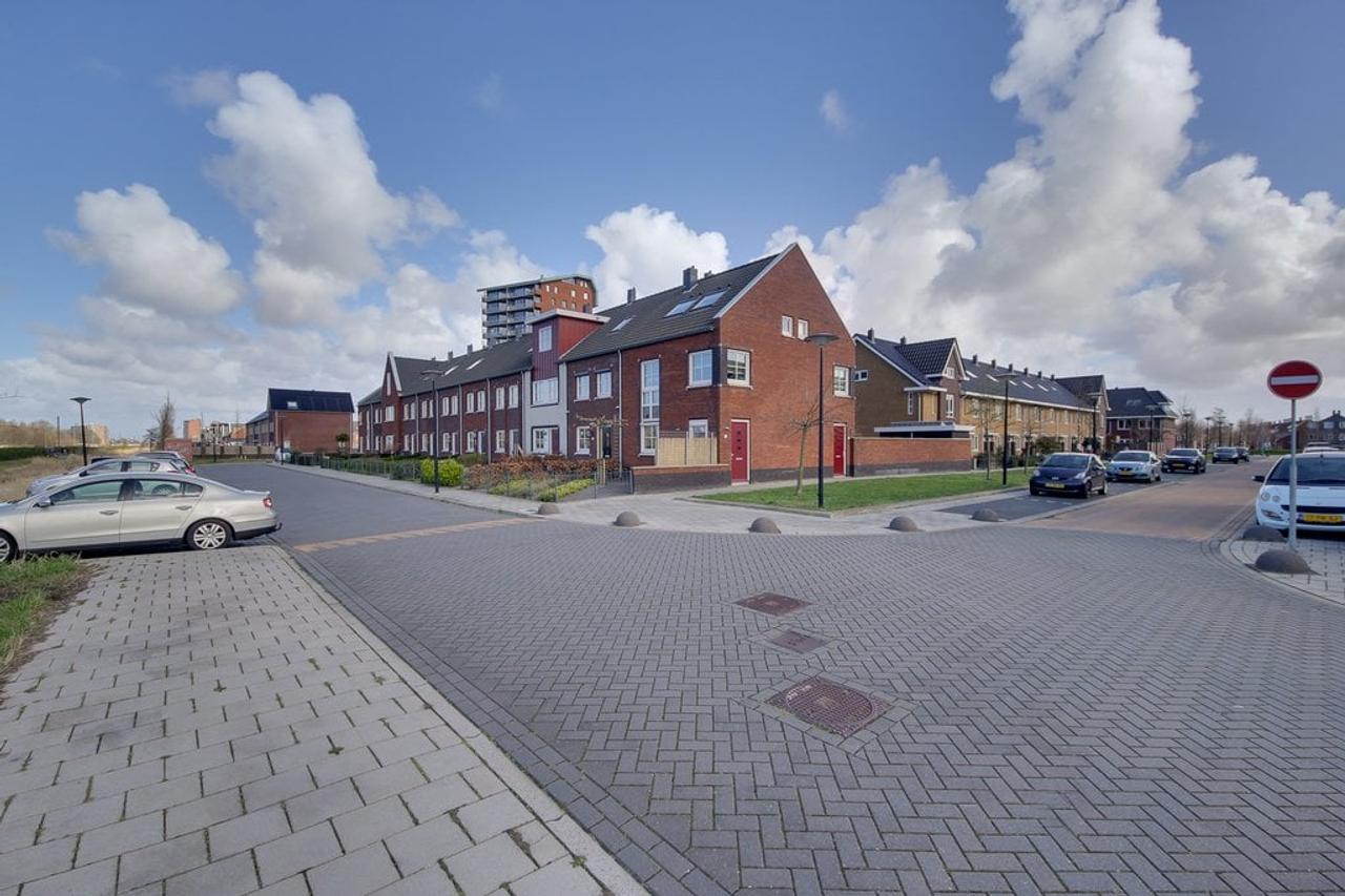 Eengezinswoning met zonnige voortuin - Afbeelding 1