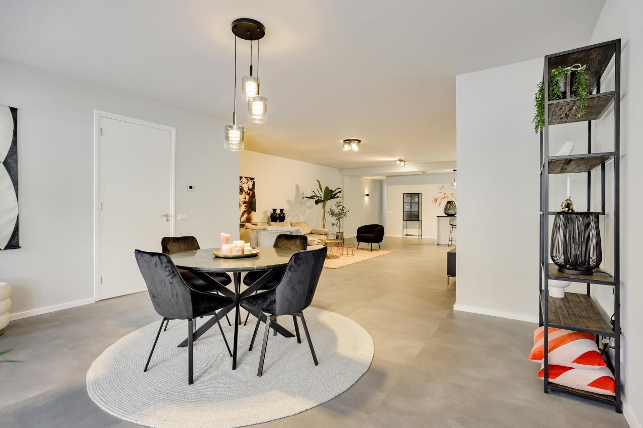 174 m² Furnished Apartment with Garden - Image 4