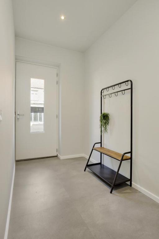 174 m² Furnished Apartment with Garden - Image 5