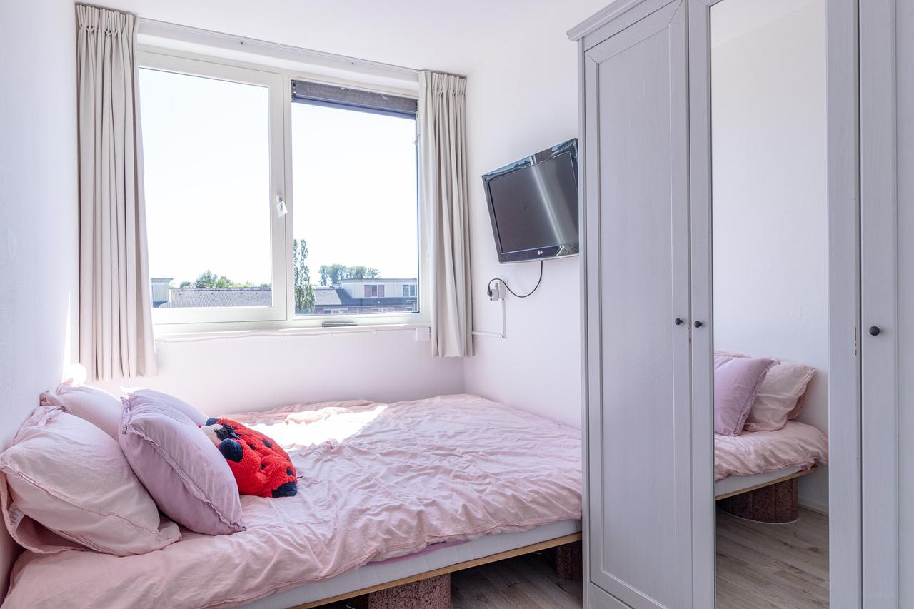Furnished 3-Bedroom Apartment with Garden - Image 16