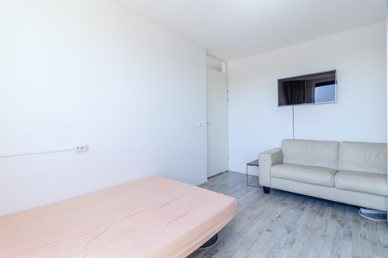 Furnished 3-Bedroom Apartment with Garden - Image 17