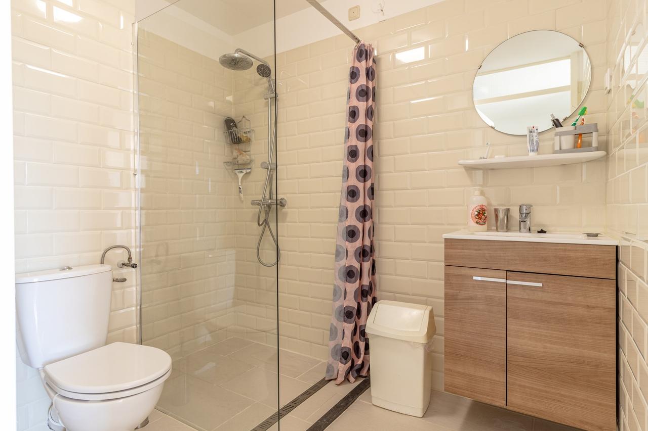 Furnished 3-Bedroom Apartment with Garden - Image 19