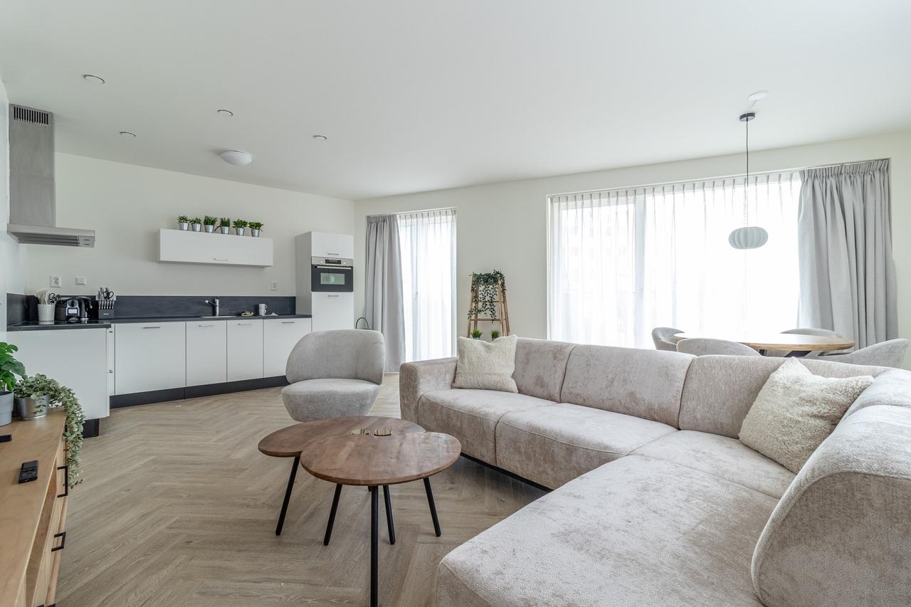 Gemeubileerd 4-kamerappartement met balkon - Afbeelding 1