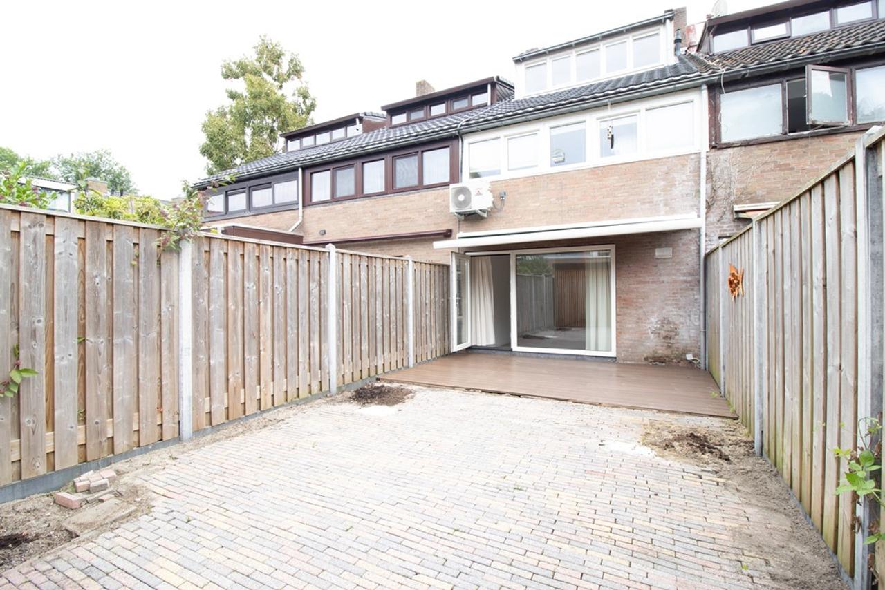 Gezinswoning met tuin en 2 badkamers - Afbeelding 1