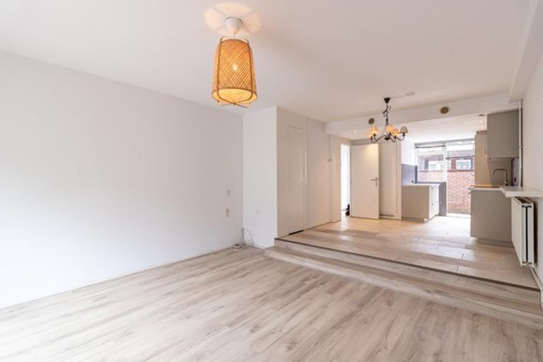 Gezinswoning met tuin en 2 badkamers - Afbeelding 2