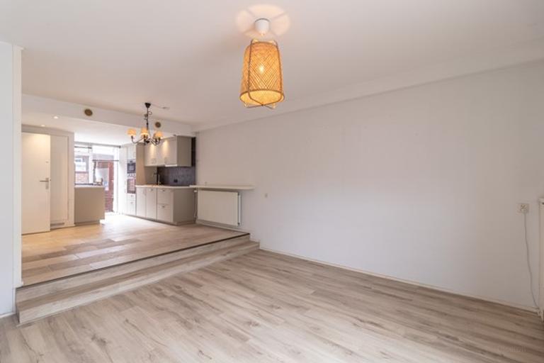Gezinswoning met tuin en 2 badkamers - Afbeelding 3