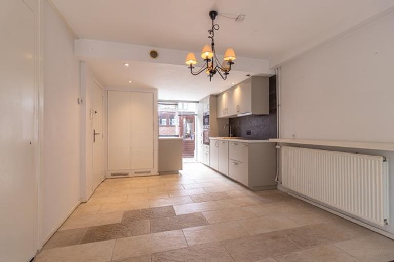 Gezinswoning met tuin en 2 badkamers - Afbeelding 7