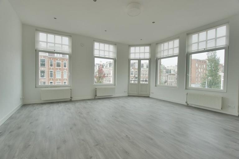 76 m² corner apartment with French balcony - Image 6