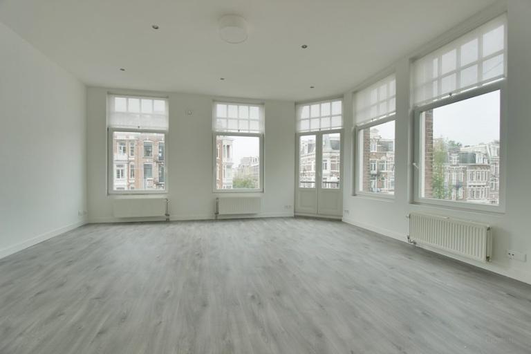 76 m² corner apartment with French balcony - Image 7