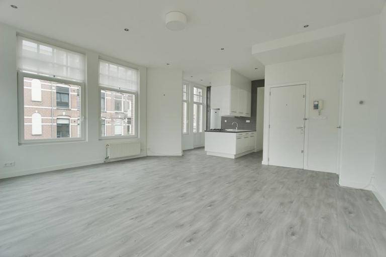 76 m² corner apartment with French balcony - Image 9
