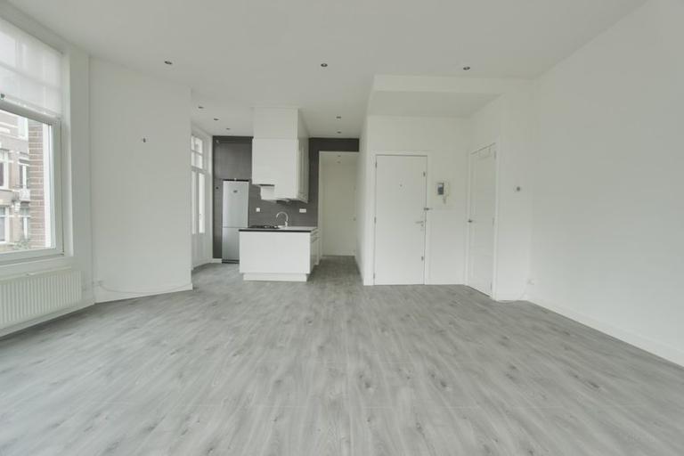 76 m² corner apartment with French balcony - Image 10