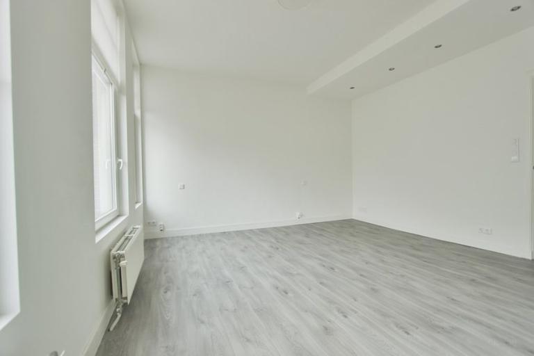 76 m² corner apartment with French balcony - Image 15