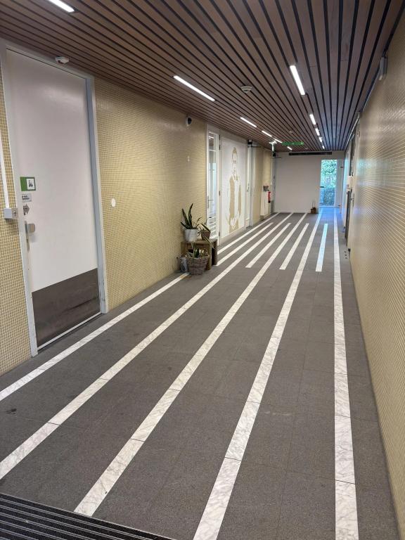 Wheelchair-Accessible 2-Bedroom Apartment in Pendrecht - Image 6