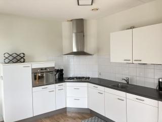 Furnished 3-Bedroom Apartment in Kruidenbuurt - Image 12