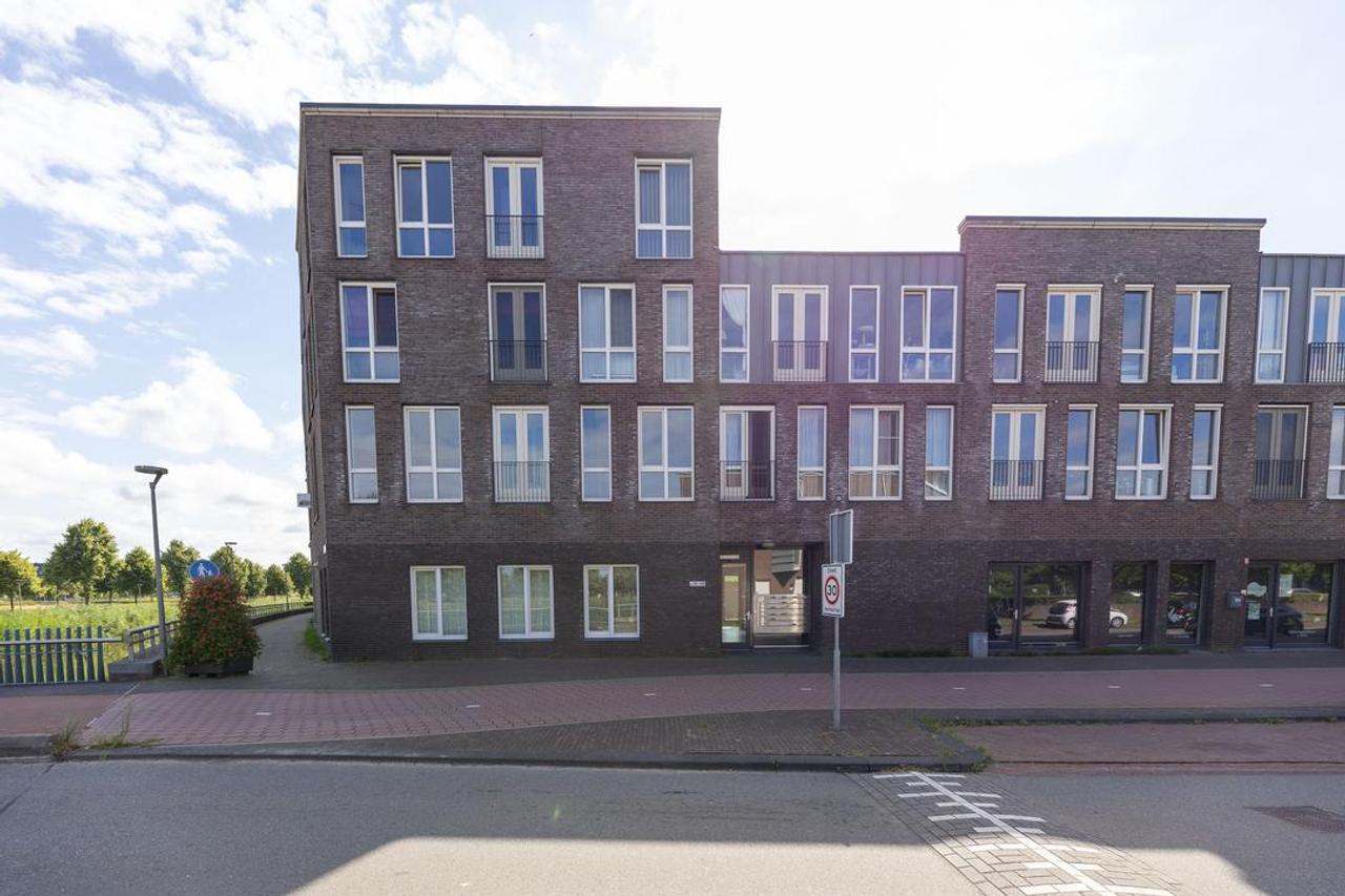 91 m² Corner Apartment with Loggia, Almere Poort - Image 1
