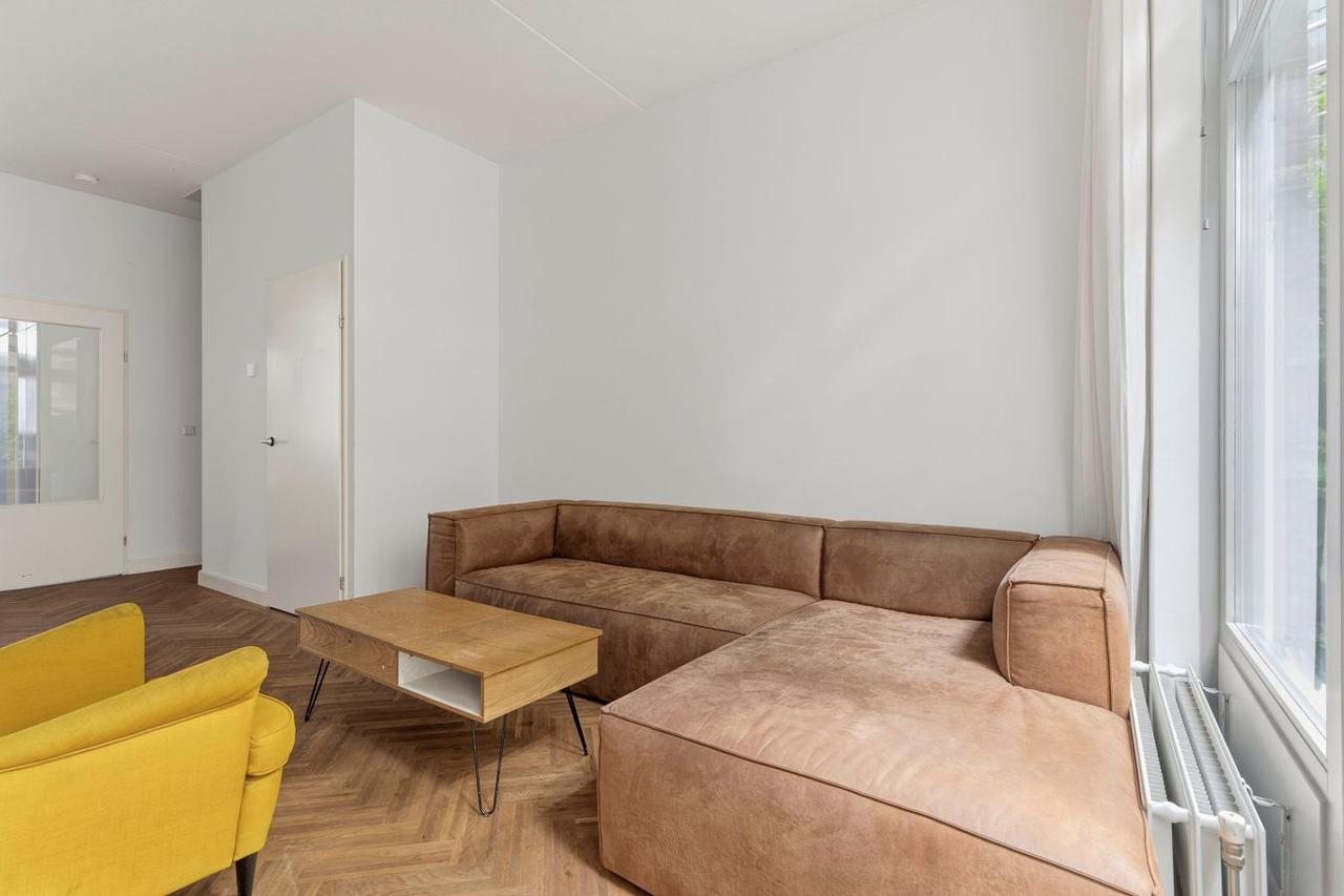 Furnished 4-Room Apartment with Garden - Image 4