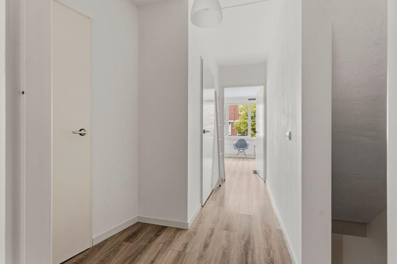 Furnished 4-Room Apartment with Garden - Image 14