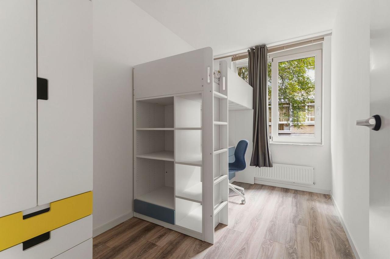 Furnished 4-Room Apartment with Garden - Image 17