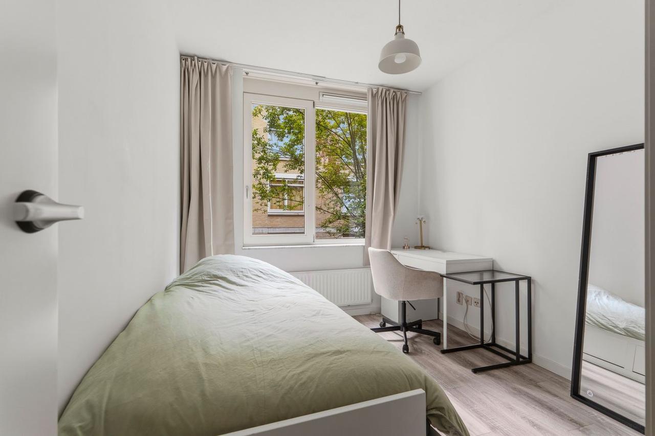 Furnished 4-Room Apartment with Garden - Image 19