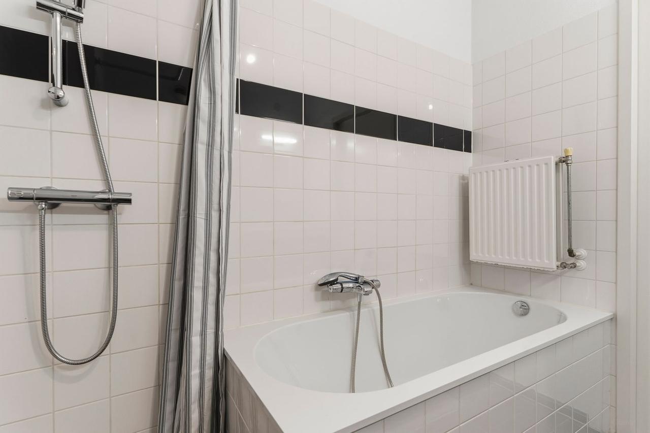 Furnished 4-Room Apartment with Garden - Image 21