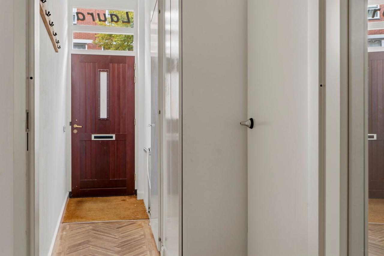 Furnished 4-Room Apartment with Garden - Image 23