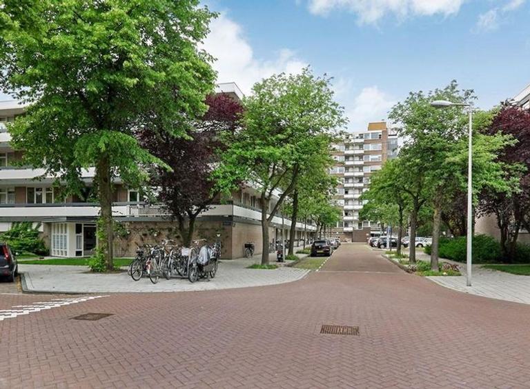 Furnished 4-Room Apartment with Garden - Image 39