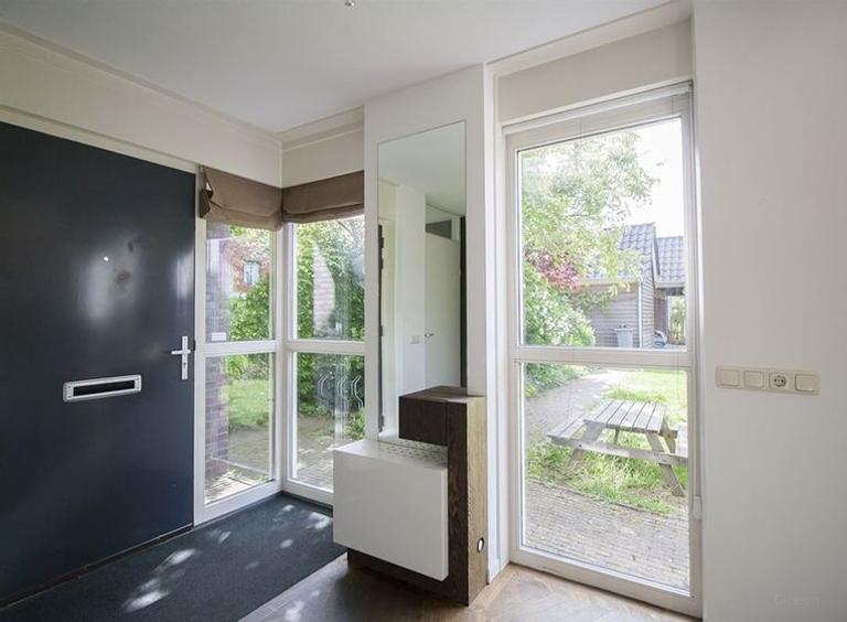 Furnished 4-Room Apartment with Garden - Image 42