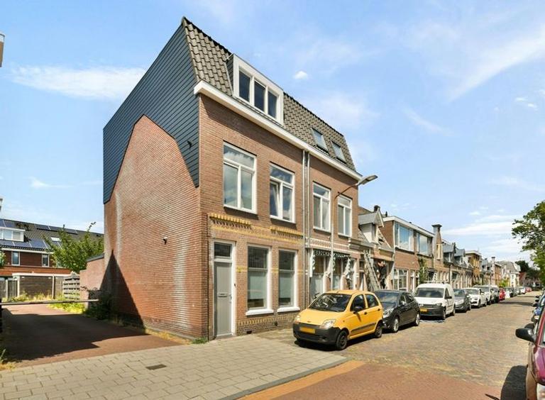 Furnished 4-Room Apartment with Garden - Image 43