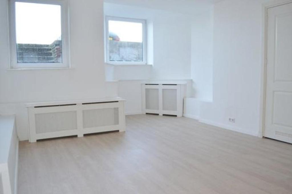 Student Apartment Near Scheveningen Beach - Image 1