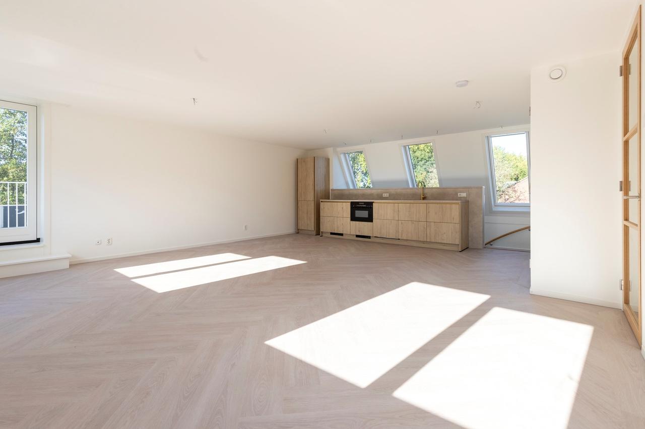 4-Room Apartment with 25 m² Roof Terrace - Image 3