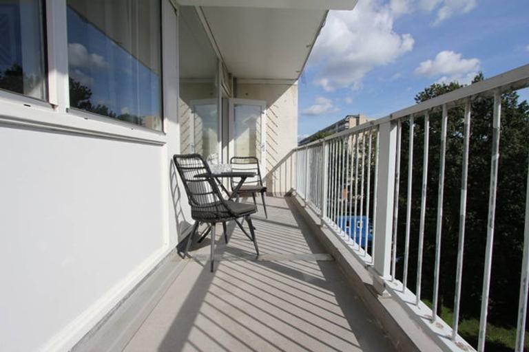 95 m² apartment with sunny balcony - Image 4