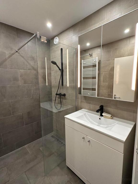 95 m² apartment with sunny balcony - Image 8