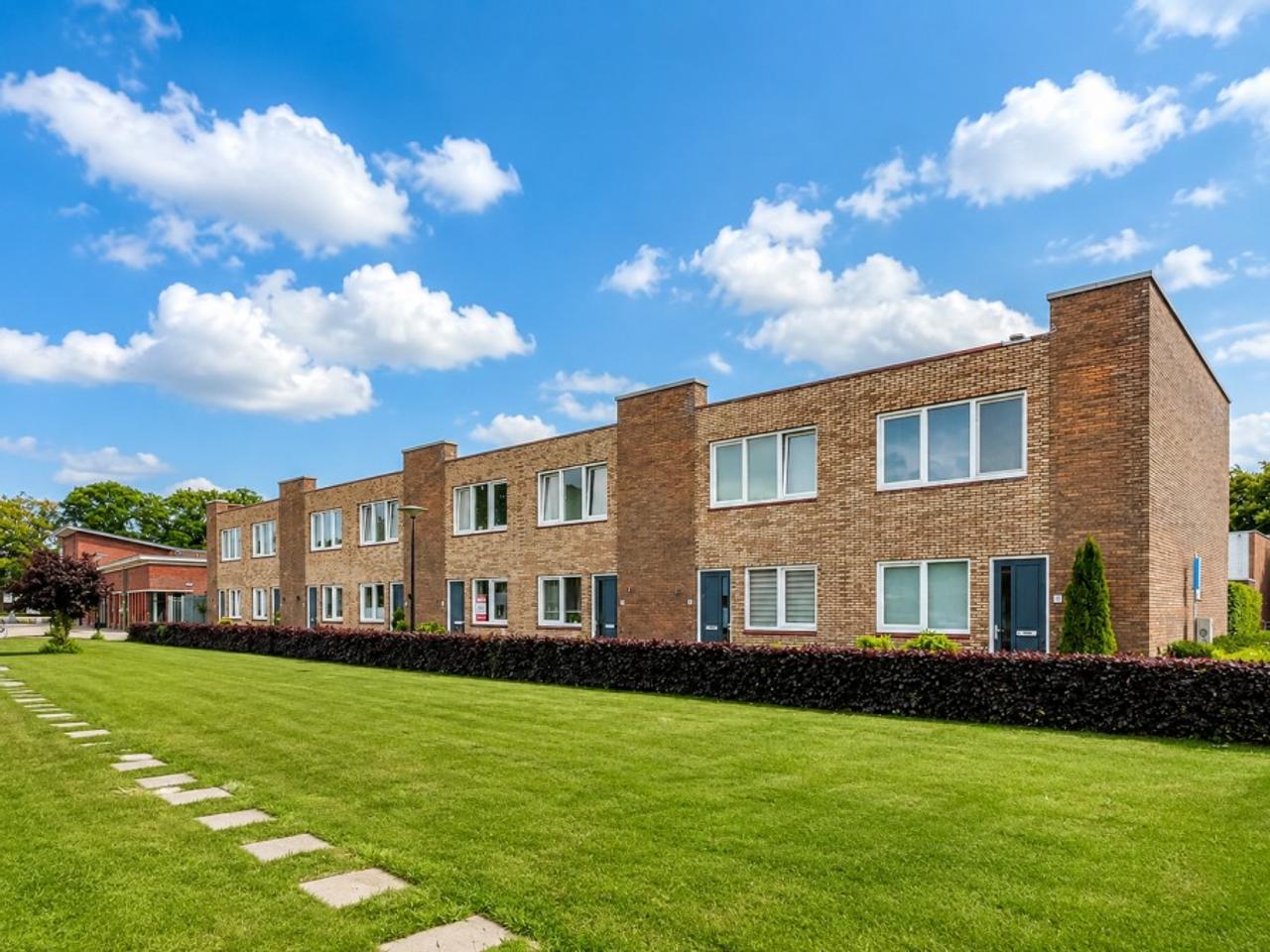 Energy-efficient family home with garden - Image 1