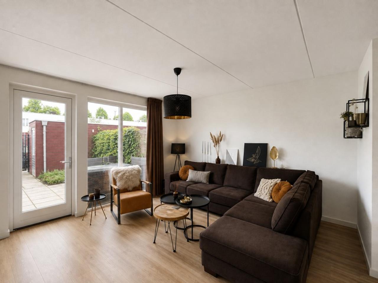 Energy-efficient family home with garden - Image 2