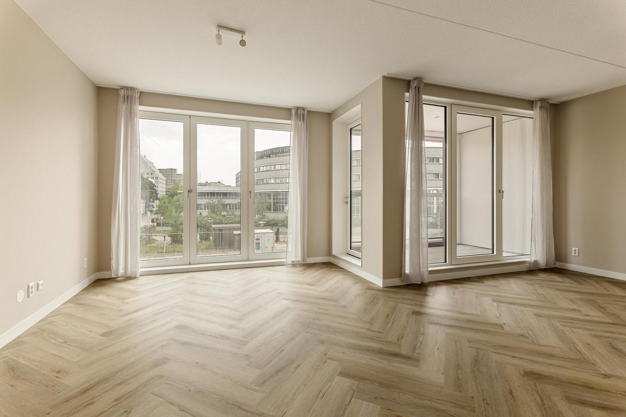 Gemeubileerd 3-kamerappartement met loggia - Afbeelding 2