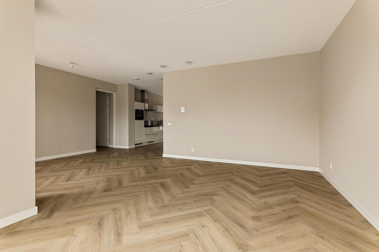 Gemeubileerd 3-kamerappartement met loggia - Afbeelding 6