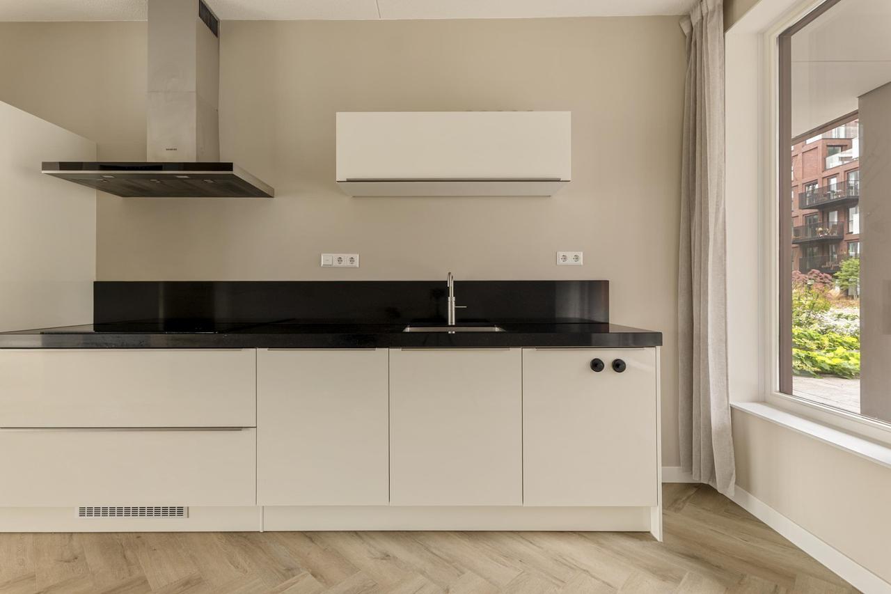 Gemeubileerd 3-kamerappartement met loggia - Afbeelding 8