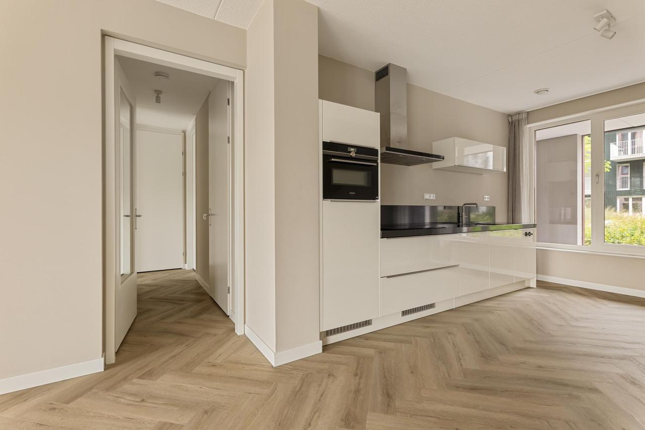 Gemeubileerd 3-kamerappartement met loggia - Afbeelding 11