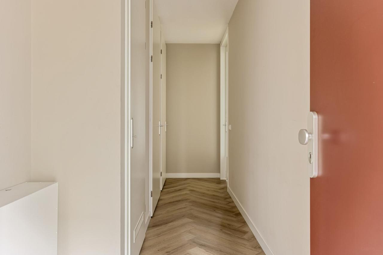 Gemeubileerd 3-kamerappartement met loggia - Afbeelding 12