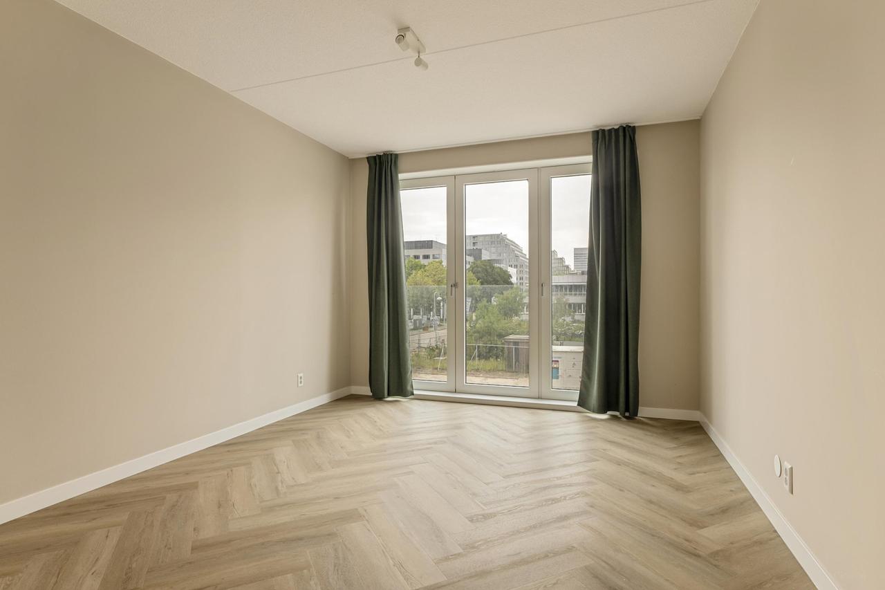 Gemeubileerd 3-kamerappartement met loggia - Afbeelding 13