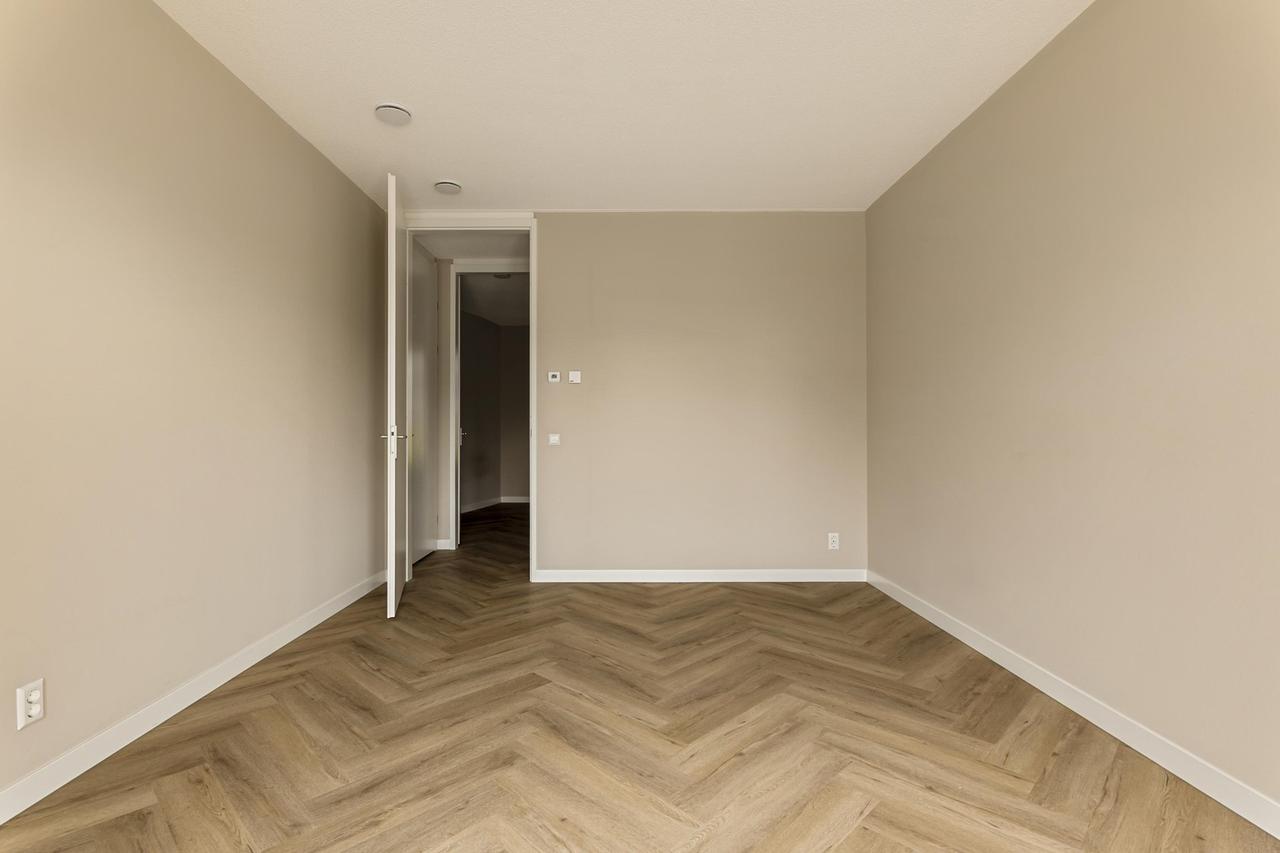 Gemeubileerd 3-kamerappartement met loggia - Afbeelding 14