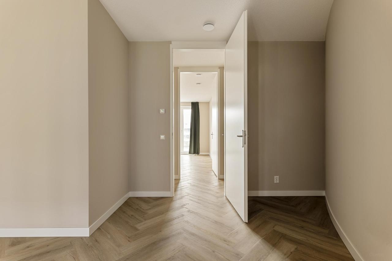 Gemeubileerd 3-kamerappartement met loggia - Afbeelding 16