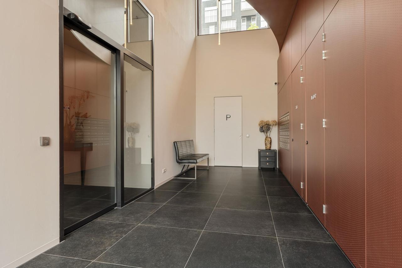 Gemeubileerd 3-kamerappartement met loggia - Afbeelding 25
