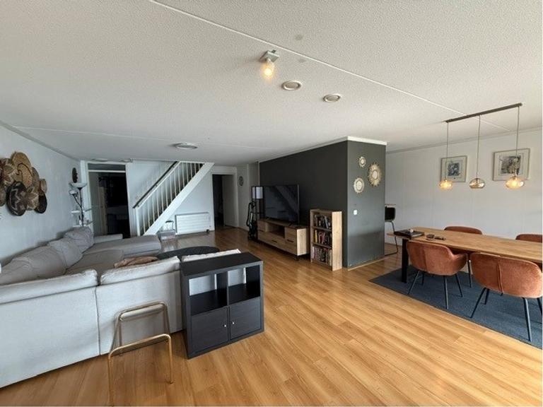 Furnished 3-Bedroom Apartment by Weerwater - Image 4