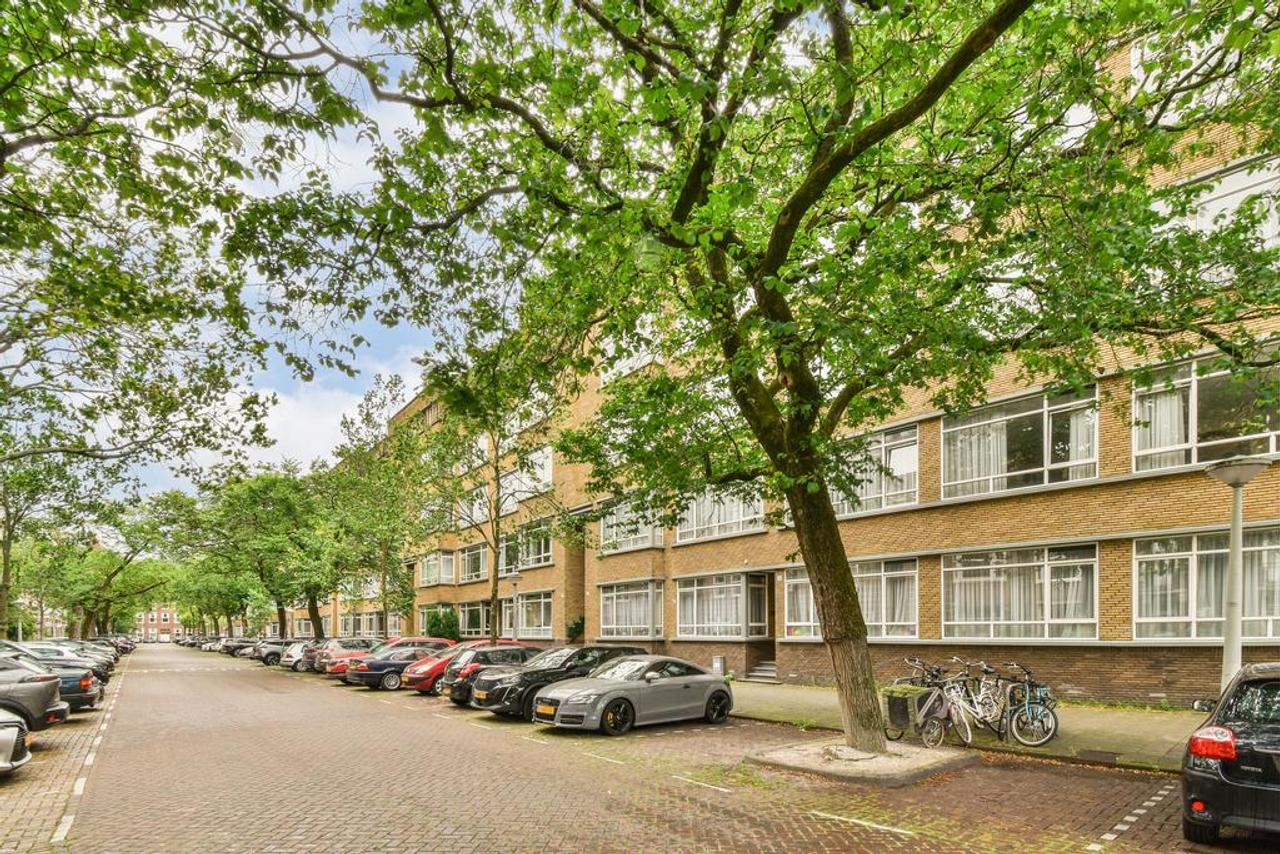 111 m² Apartment with Wide Balcony in Oud-Zuid - Image 1